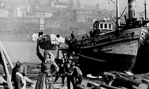 Верфь для ремонта небольших морских рыболовецких лодок. Vila Nova de Gaia. 1953. 